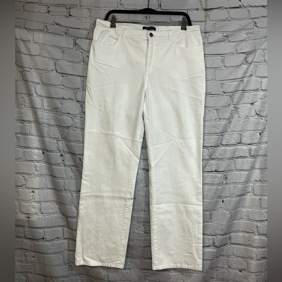LAFAYETTE 148 White 4 Pocket Front ZipJeans - Sz 12      MSRP $398 - Picture 4 of 4